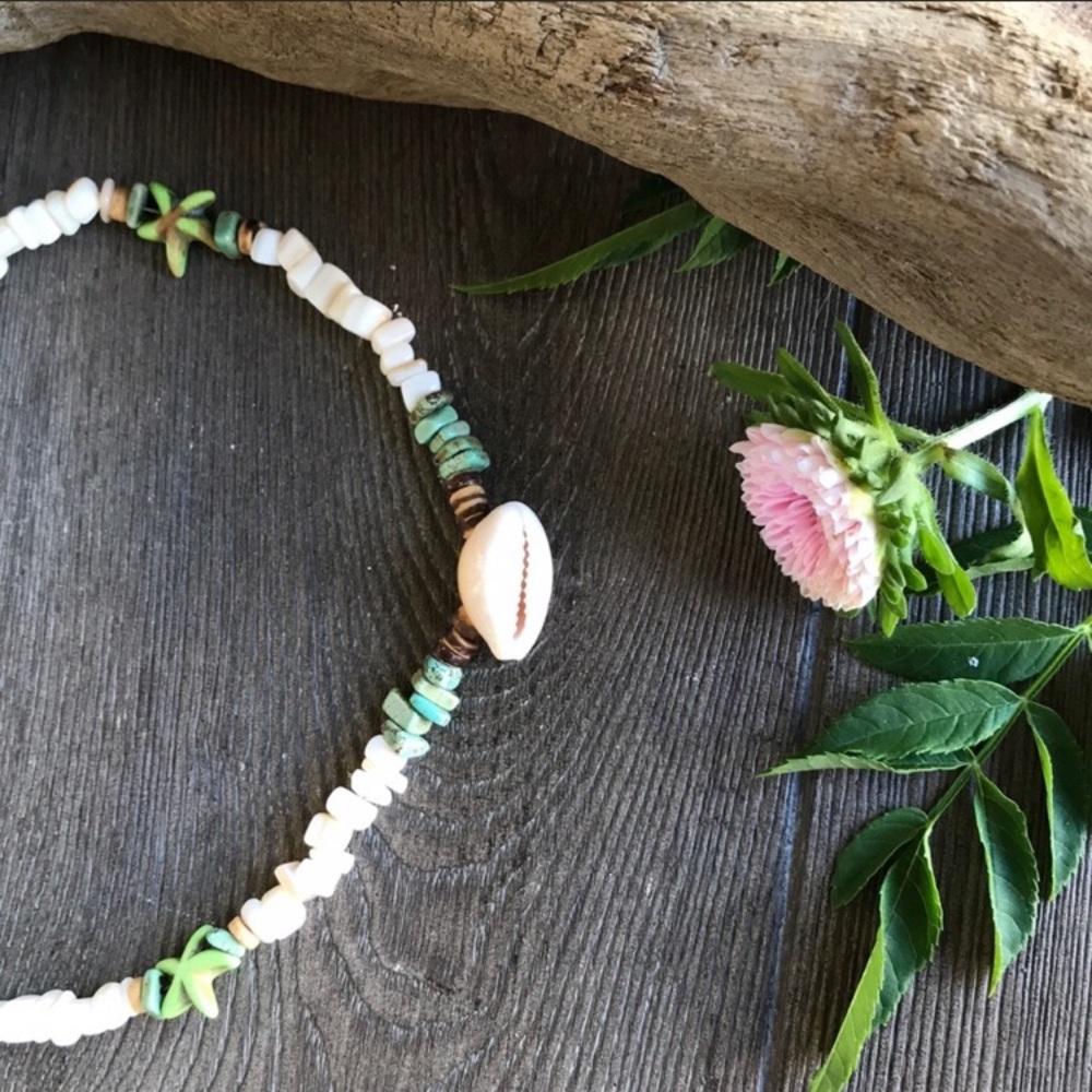 🌻Beautiful Handmade Sea Shell Necklace🌻 - Picture 5 of 8